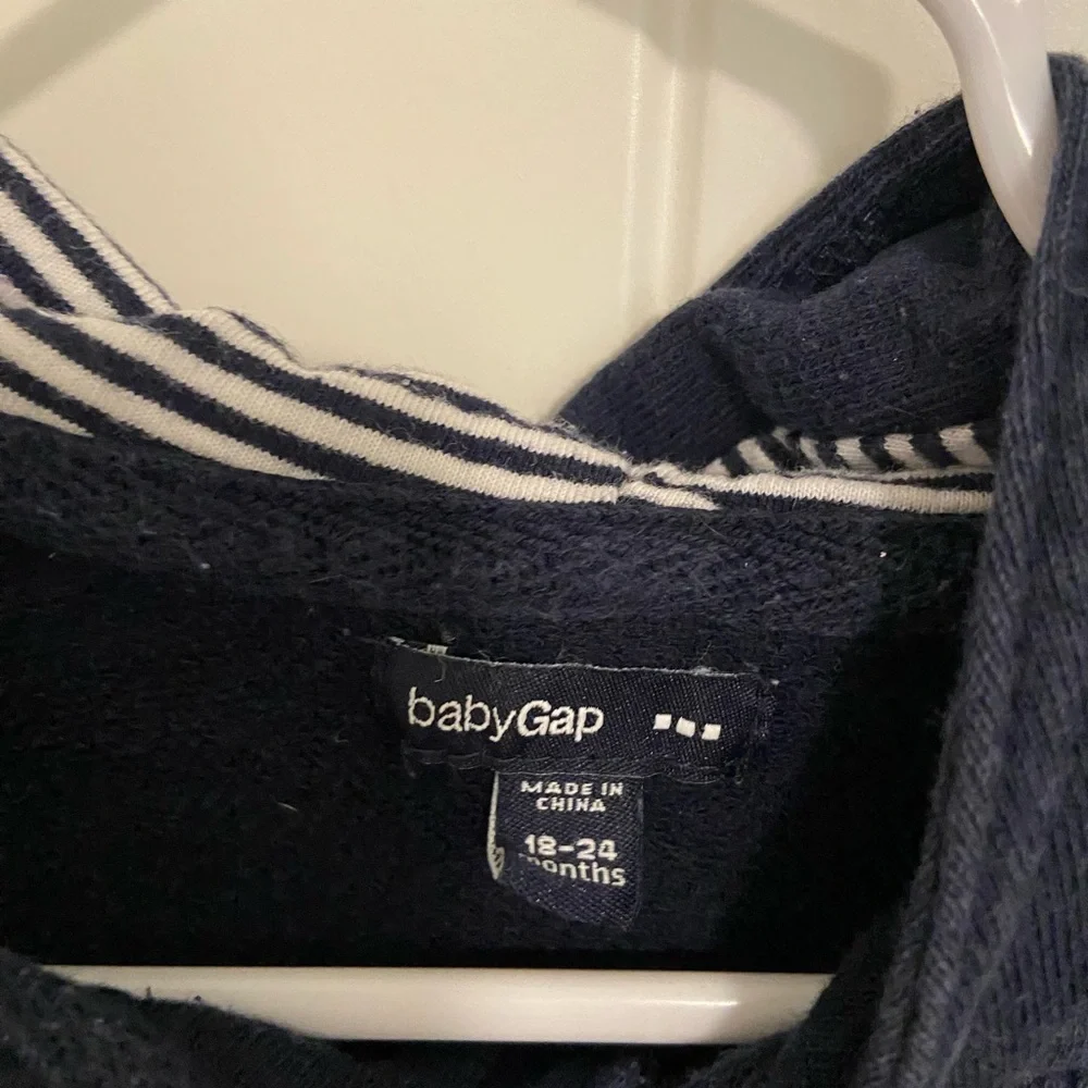 EUC Baby GAP button front bear patch hooded pullover sweatshirt 18-24 months‎